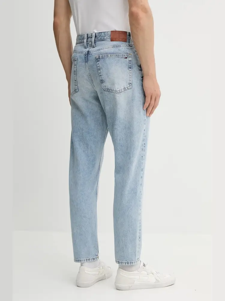 pantalone in denim chiaro uomo patch logo sul retro miniatura 2