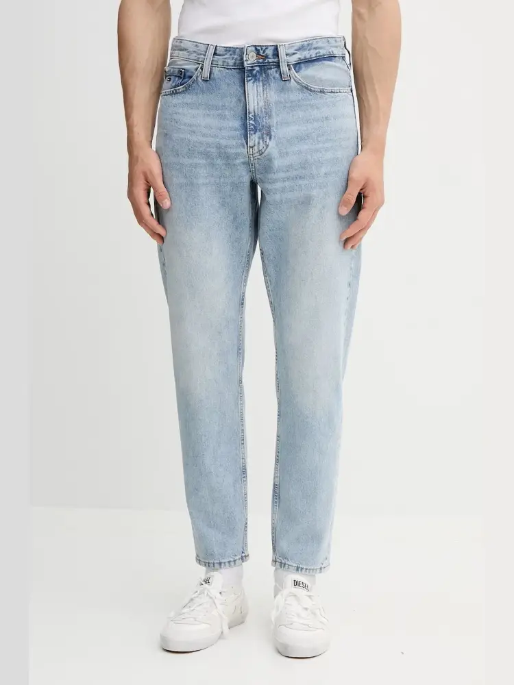 pantalone in denim chiaro uomo patch logo sul retro