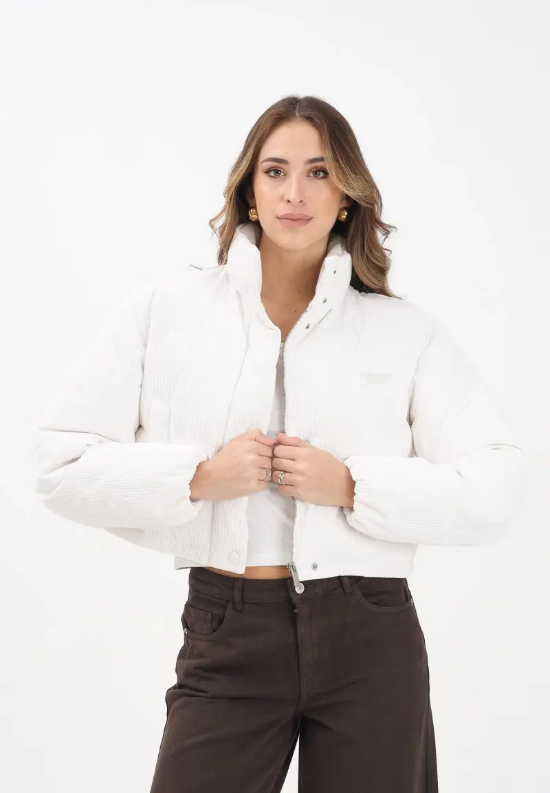 Piumino panna da donna realizzato in tessuto trapuntato con effetto vellutino a costine miniatura 2