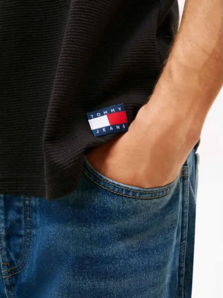 tshirt nera uomo logo sul fondo miniatura 2