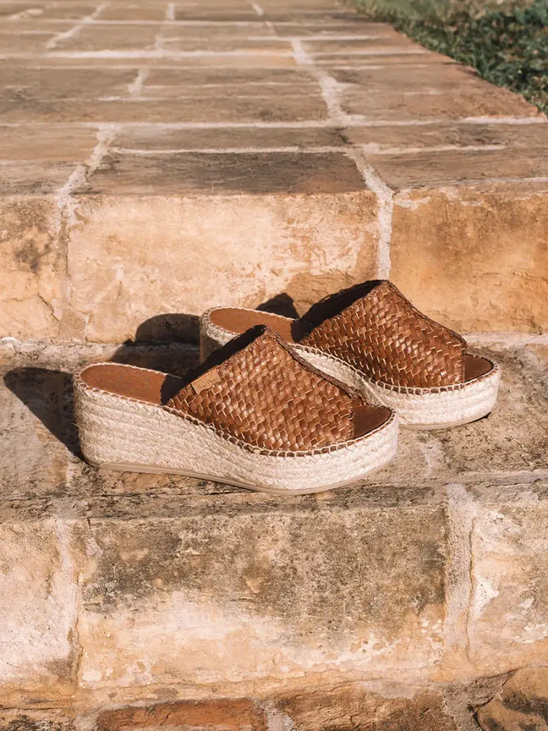 Alpargata de cuña estilo peep toe | ISOLDA CUERO