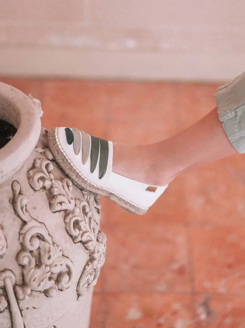 Espadrilla bassa con nastri da donna | ROSE-CM CAQUI