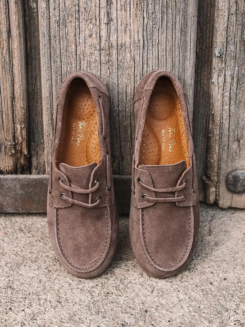 Mocassini da donna in camoscio con lacci in pelle | CRIS-SE TAUPE