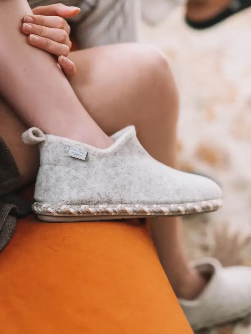 Pantofola da donna in feltro CRUDO