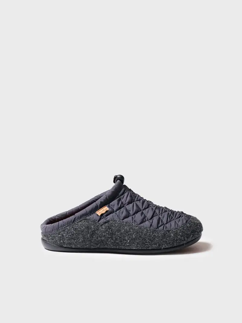 Pantofola tipo zoccolo da uomo in tessuto imbottito e feltro GRIGIO