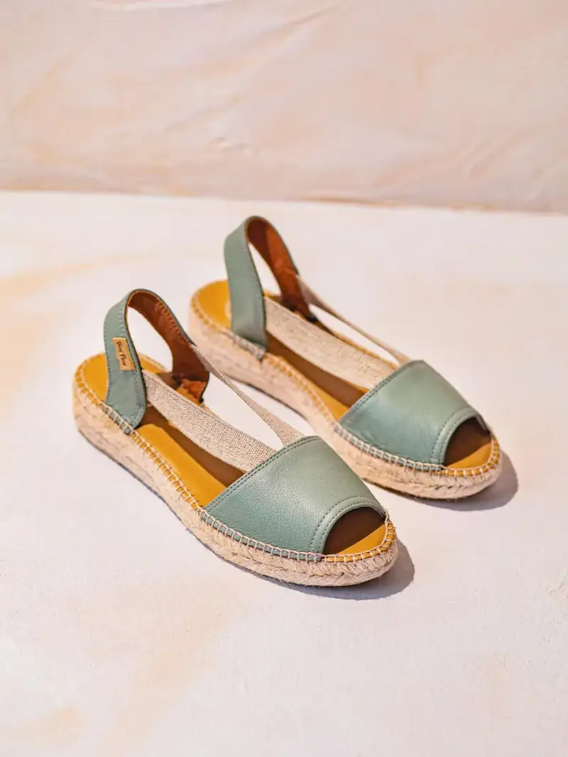 Sandalo piatto in pelle con elastici MENTA