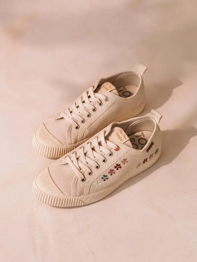 Scarpe sportive basse da donna in cotone riciclato con ricami CRUDO