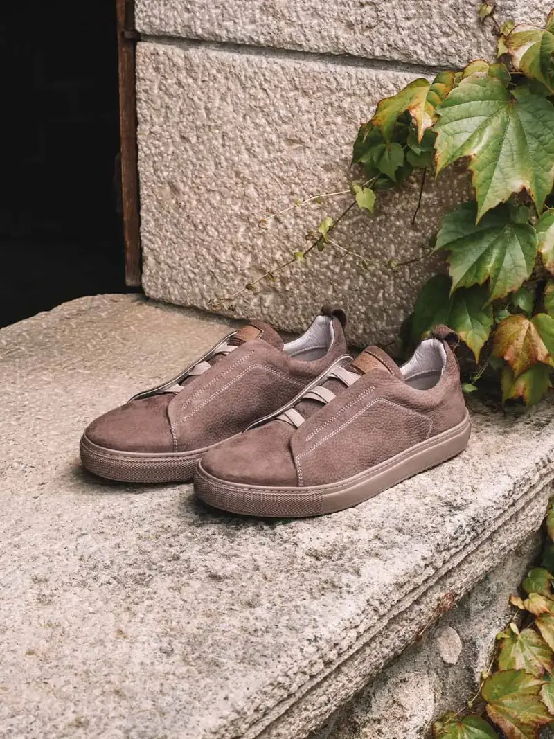 Scarpe sportive con lacci elastici da uomo in nabuk TAUPE