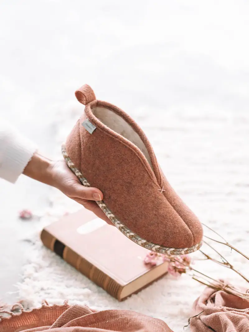 Slipper abotinada para mujer en fieltro en Nude | DORIA-FP NUDO