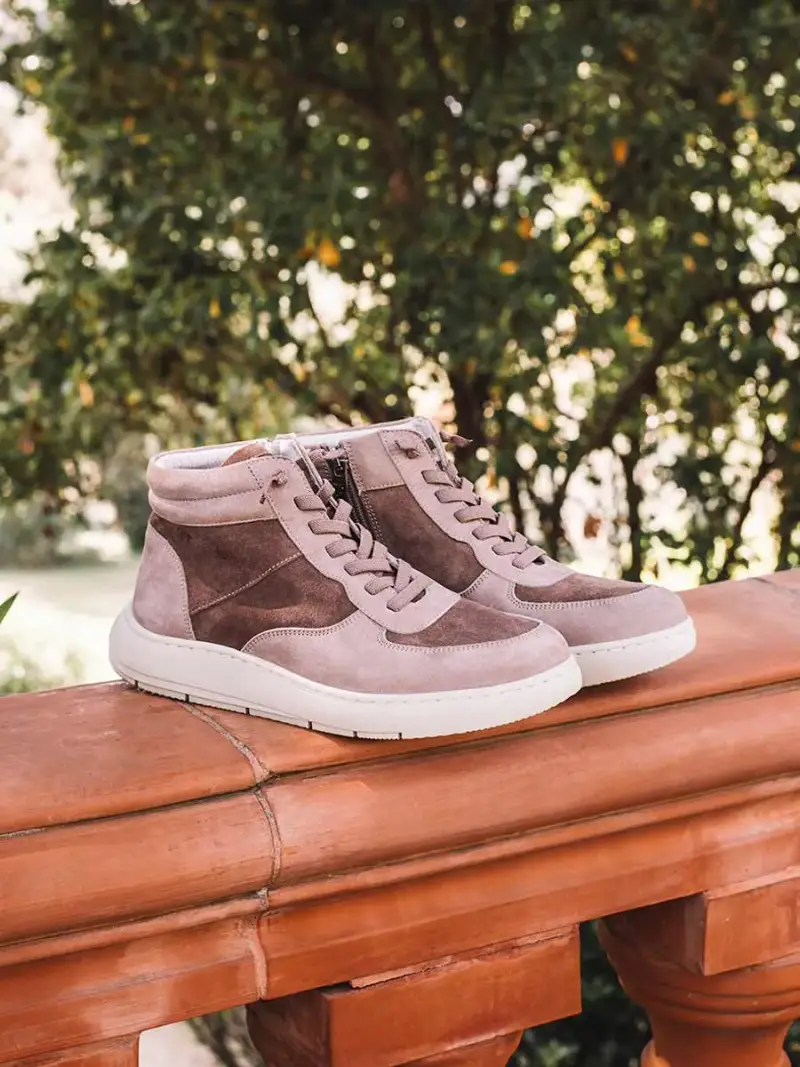 Sneaker alta da donna in camoscio con cerniera TAUPE