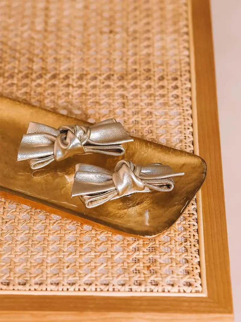 Spilla in pelle a forma di fiocco - LACET-P PLATINO