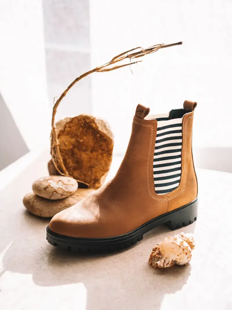 Stivaletti da donna in pelle con elastici a righe GREGGIO