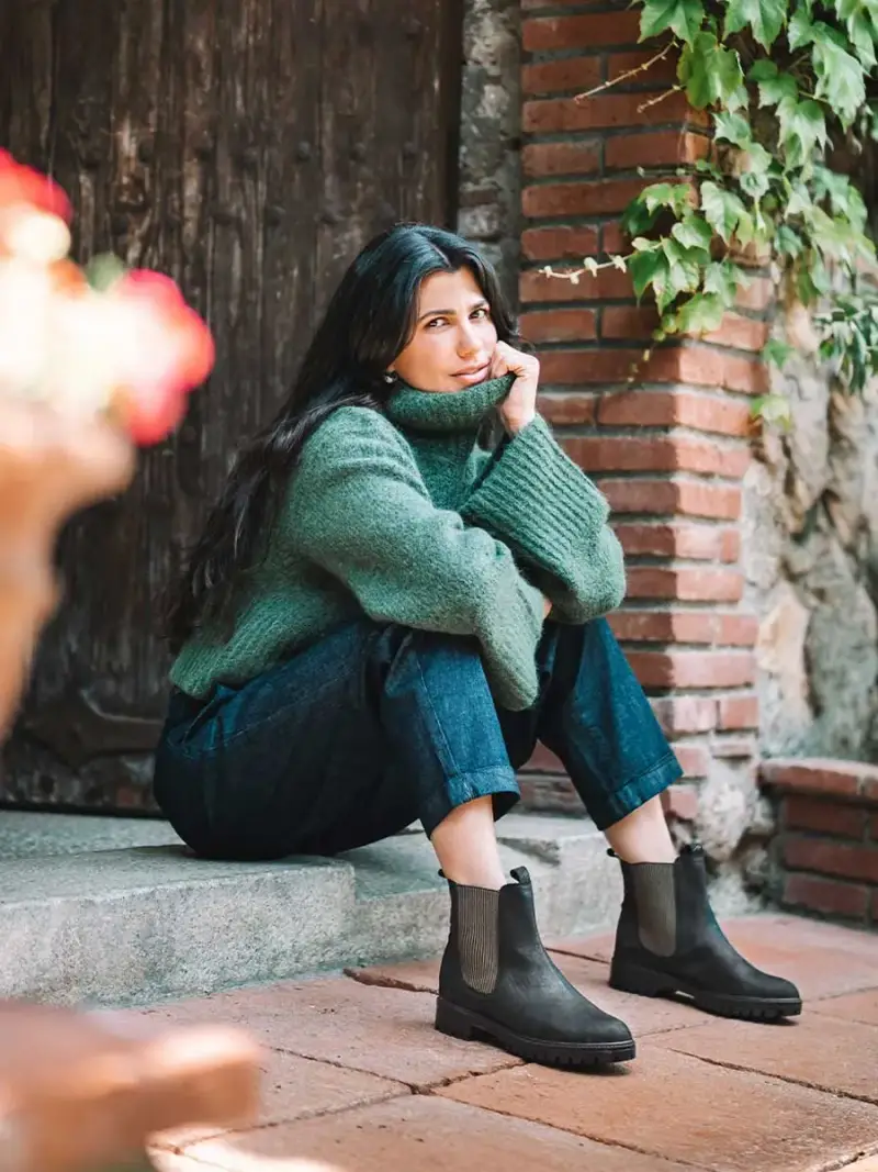 Stivaletti da donna in pelle con elastici laterali NERO