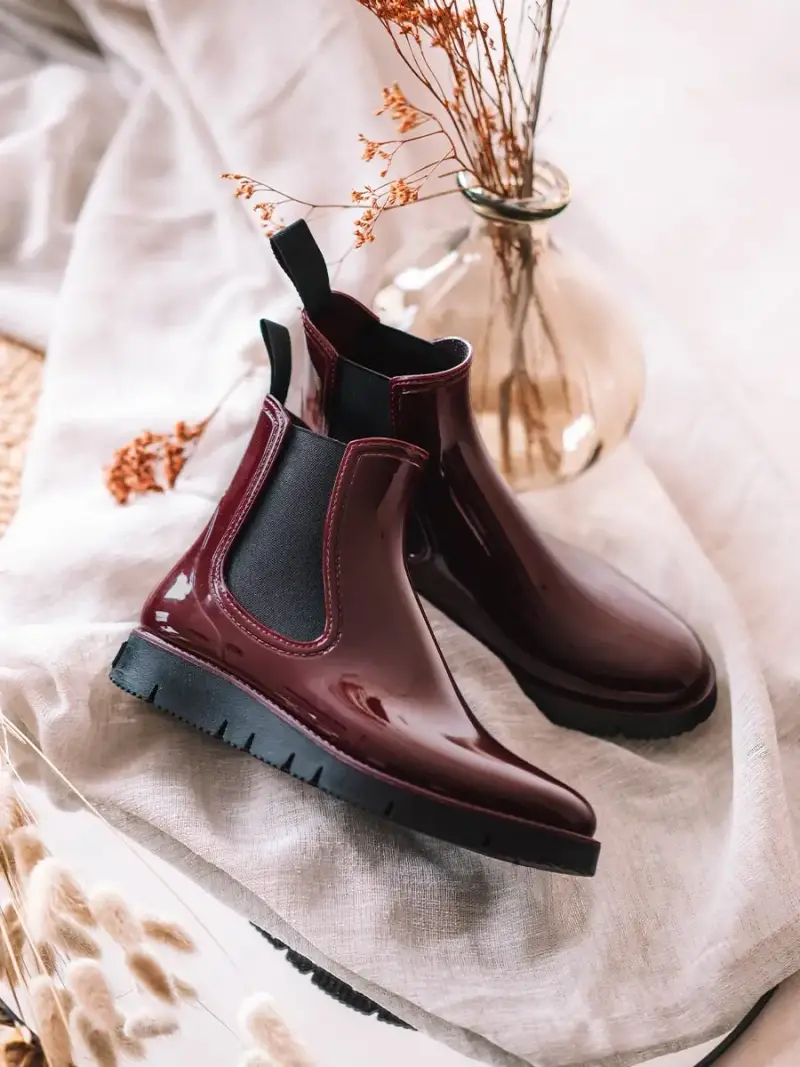 Stivaletti da pioggia da donna in gomma brillante VINO