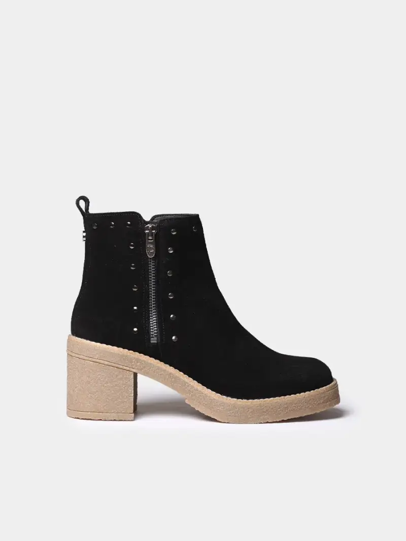 Stivaletto da donna in camoscio con puntine e platform NERO