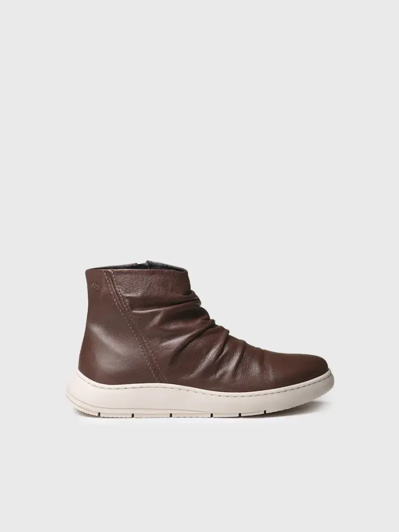 Stivaletto in pelle da donna con cerniera laterale MARRONE