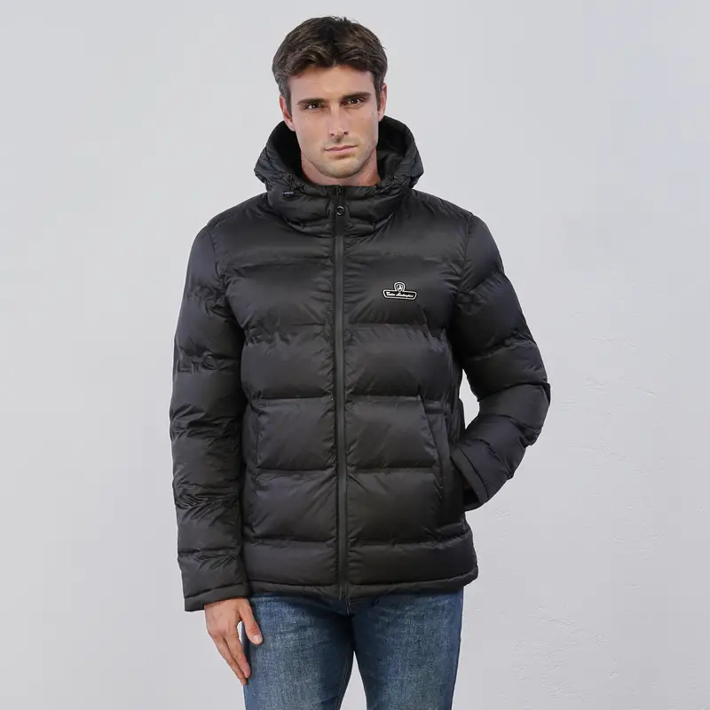 Piumino nero trapuntato da uomo con logo