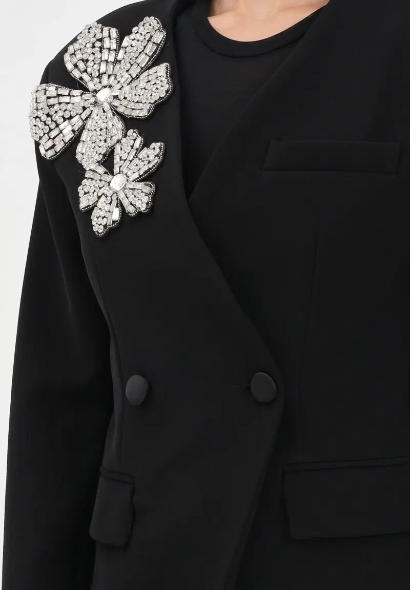 Giacca doppiopetto Arlee nera da donna con applicazione fiore in strass miniatura 3