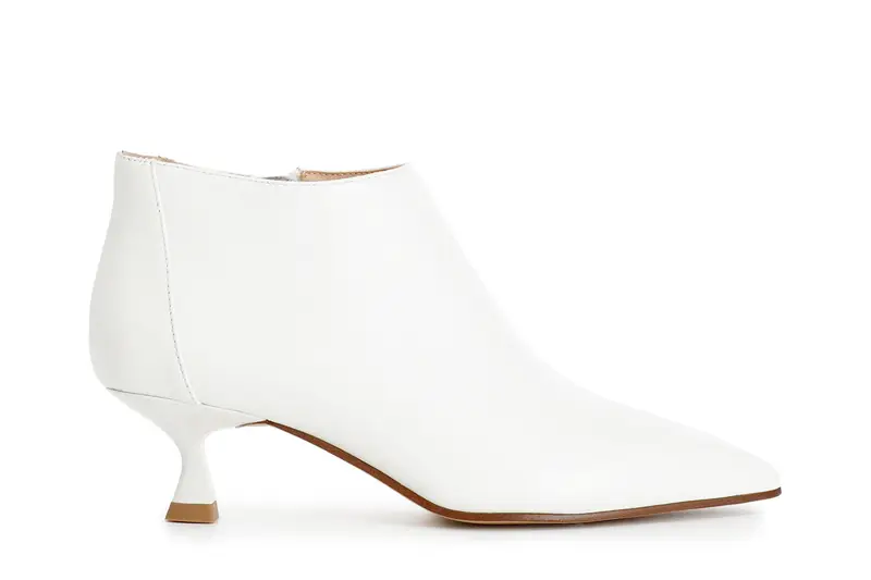 tronchetti affusolati in pelle con cerniera laterale e tacchetto medio off white 39