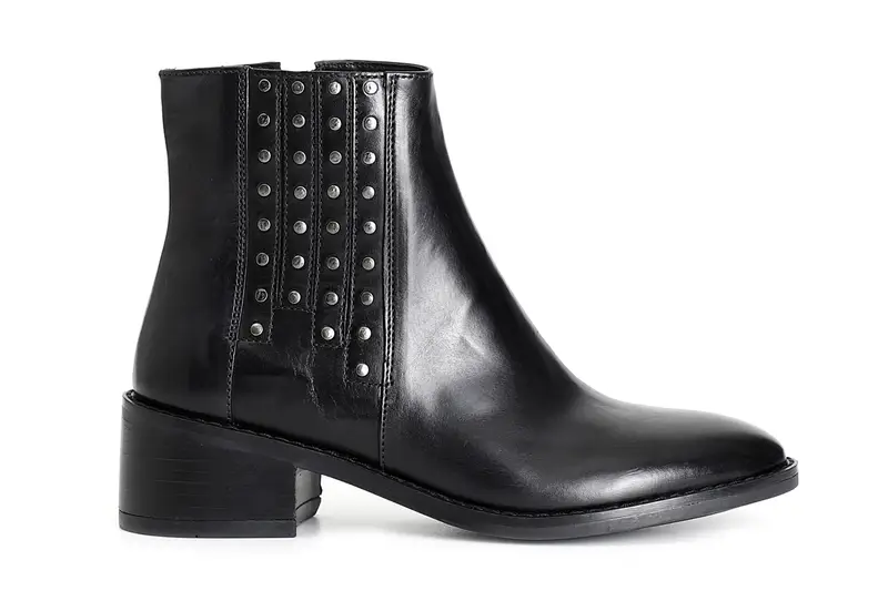 tronchetto in pelle con borchie nero 35