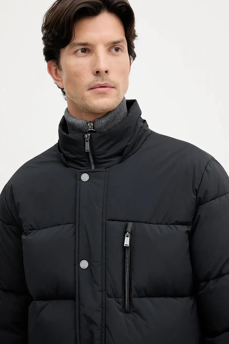 Trussardi Giacca nera uomo in isolamento Sorona® miniatura 5