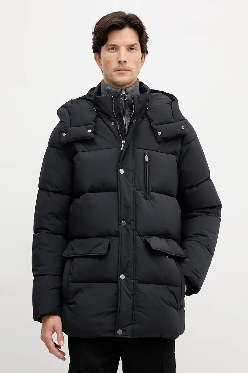 Trussardi Giacca nera uomo in isolamento Sorona®