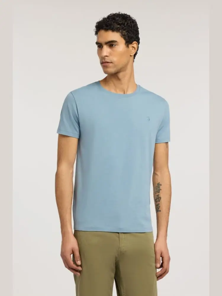 t-shirt slim fit in jersey stretch celeste con ricamo logo