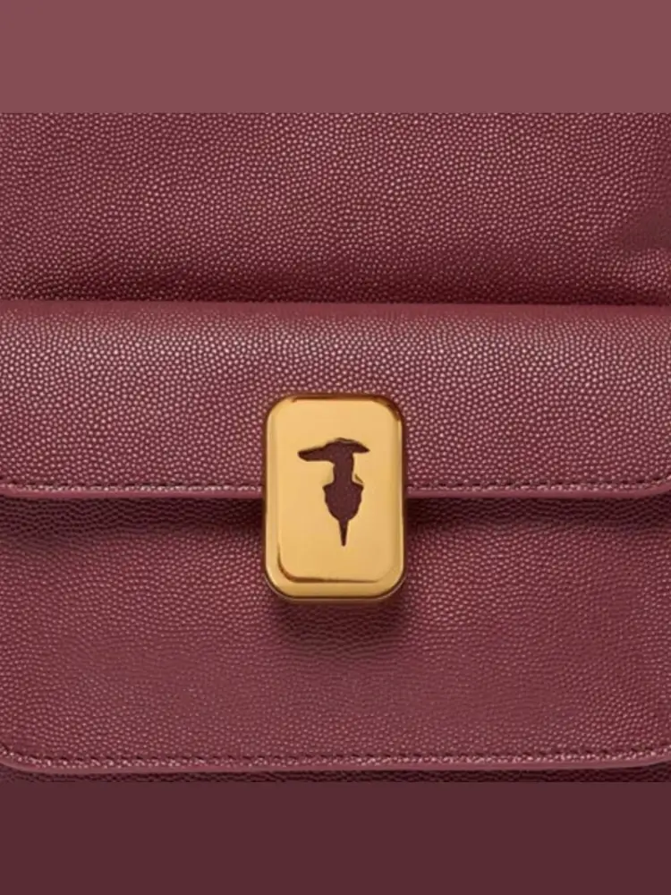 zaino bordeaux donna in vera pelle logo oro sul davanti miniatura 3