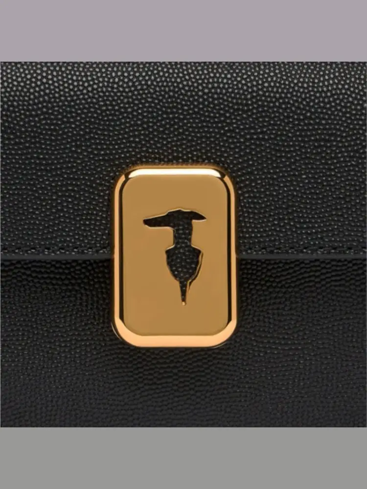 zaino nero donna in vera pelle logo in metallo oro sul davanti miniatura 3