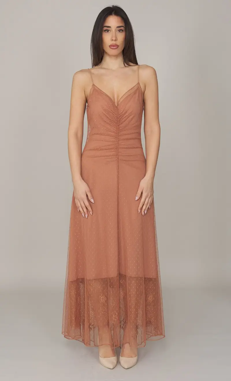 Abito lungo twinset in tulle e pizzo, colore cammello