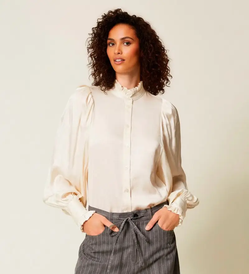 per donna 252TT2362 Camicia in raso jacquard bianco sporco con volant (42), Casual, Viscosa, Manica lunga