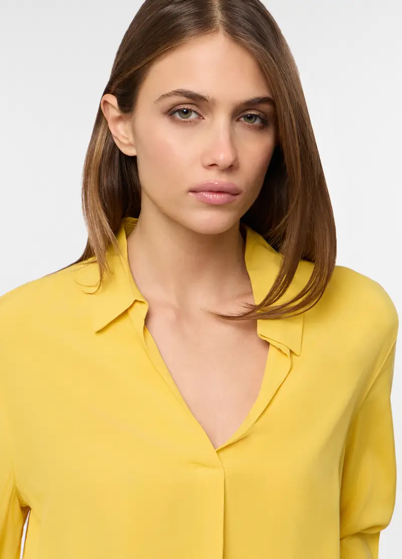 Blusa Regular Fit In Pura Viscosa Con Scollo A V Donna, Giallo banana miniatura 3
