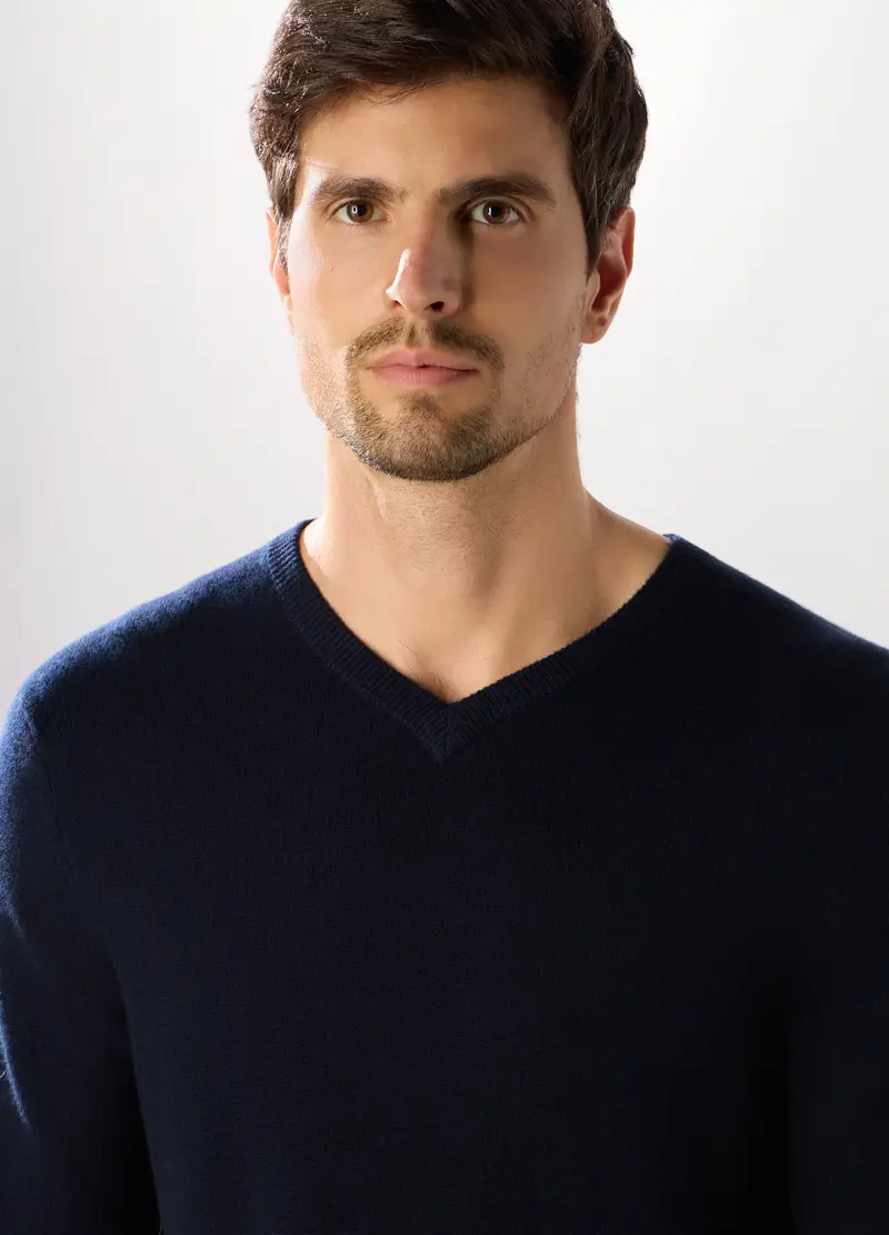 Maglione Collo A V In Cashmere Uomo, Blu scuro miniatura 3