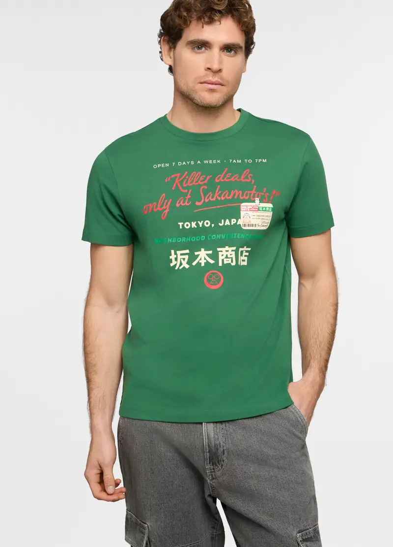 T-shirt Girocollo Con Stampa Sakamoto Days Uomo, Verde foglia