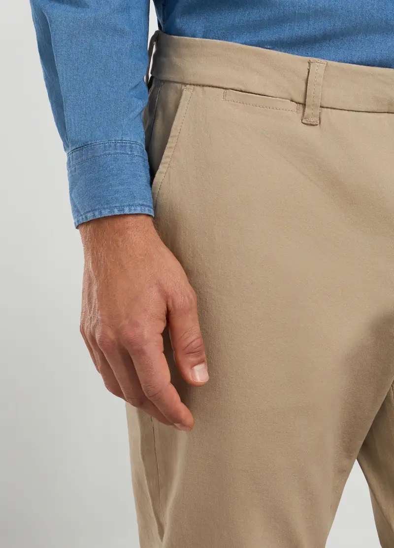 Pantaloni Chino Carrot Fit In Twill Stretch Uomo, Beige miniatura 3