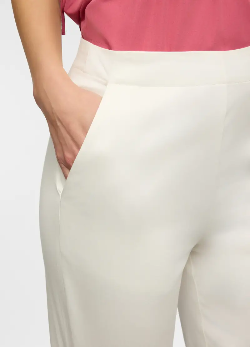 Pantaloni Fit Slim In Satin Di Cotone Stretch Donna, Bianco gesso miniatura 3