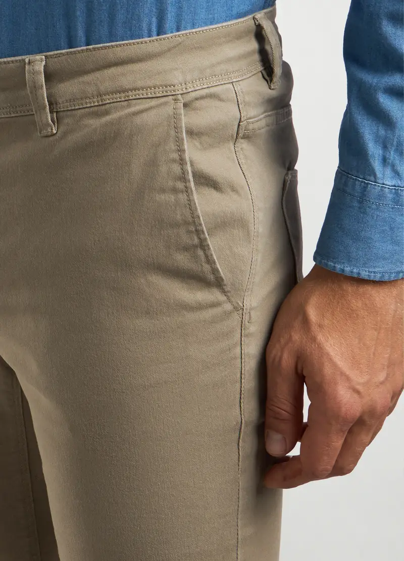 Pantaloni Slim Fit In Twill Di Cotone Stretch Uomo, Beige scuro miniatura 3