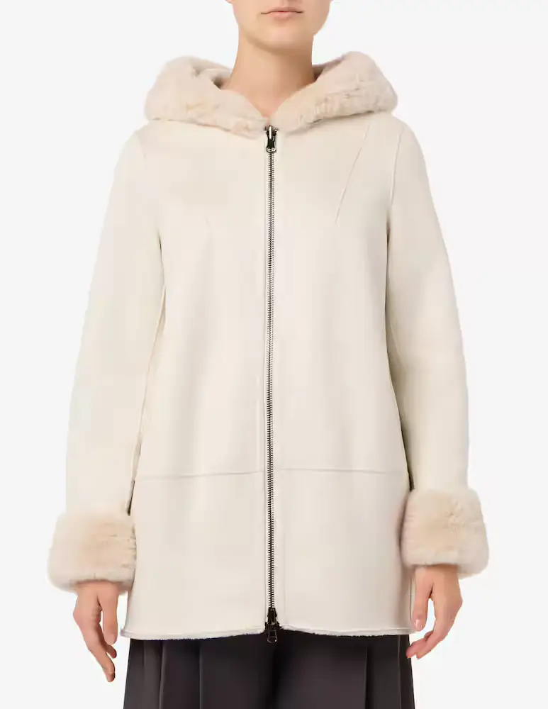 Montone lungo panna con cappuccio reversibile in pelliccia