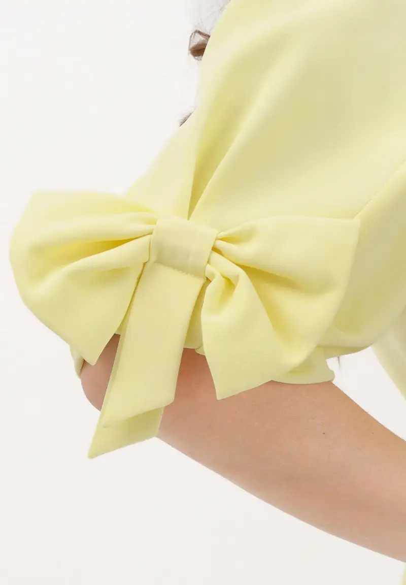 Blusa gialla da donna con fiocco applicato miniatura 3