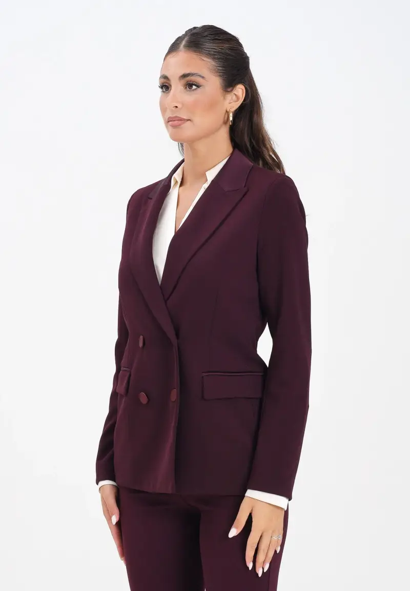 Giacca doppiopetto bordeaux da donna con rever in raso