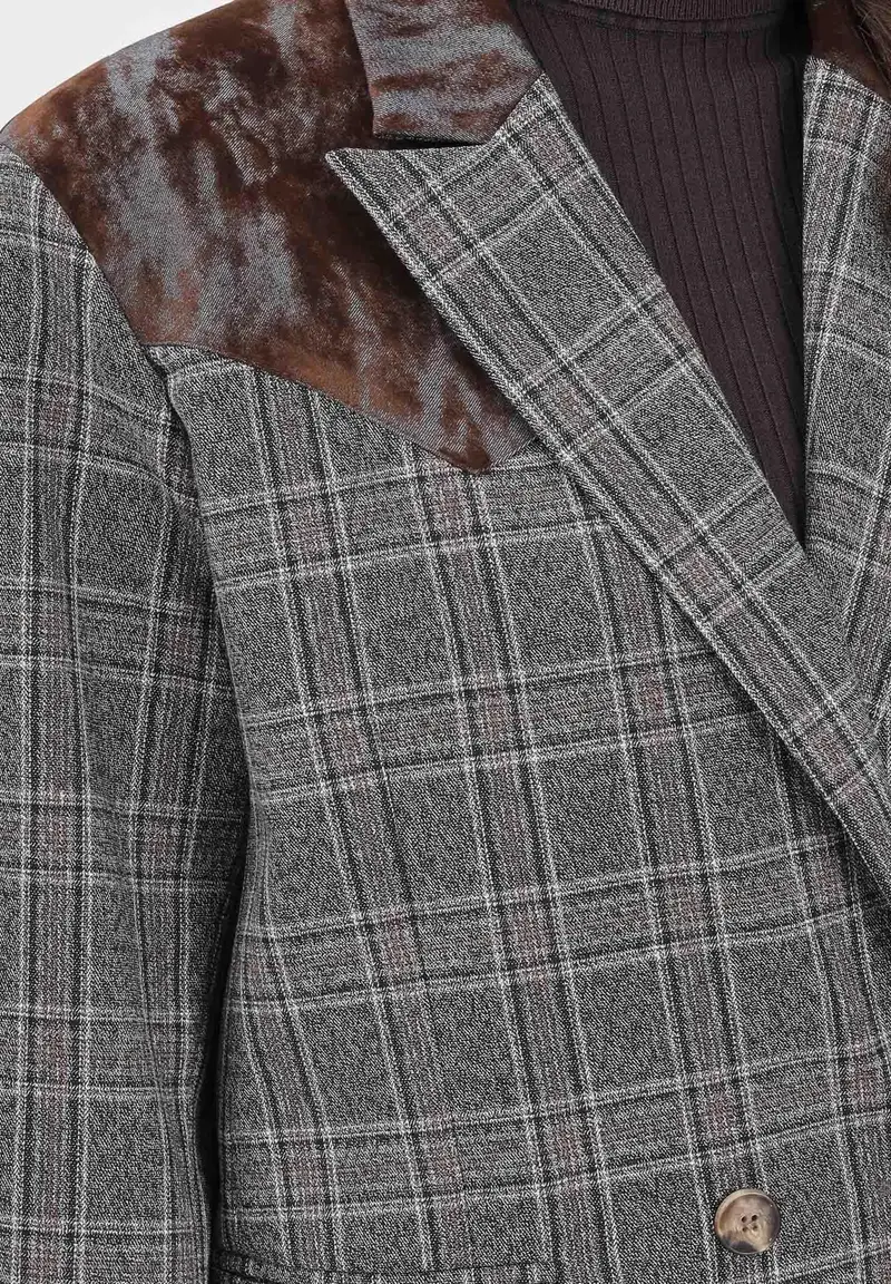 Giacca doppiopetto da donna realizzata in tessuto a quadri principe di Galles nei toni del grigio e marrone miniatura 3
