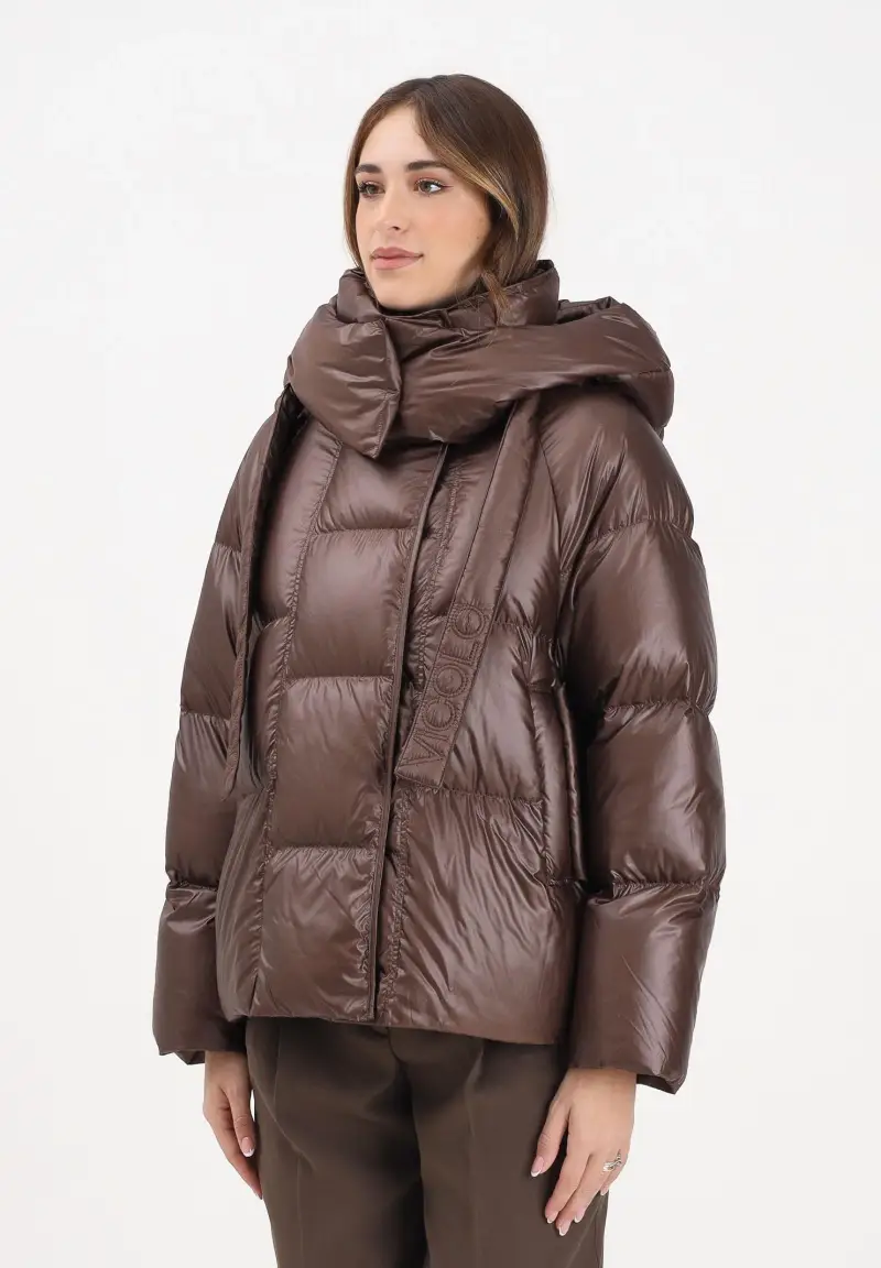 Piumino marrone da donna con maxi cappuccio