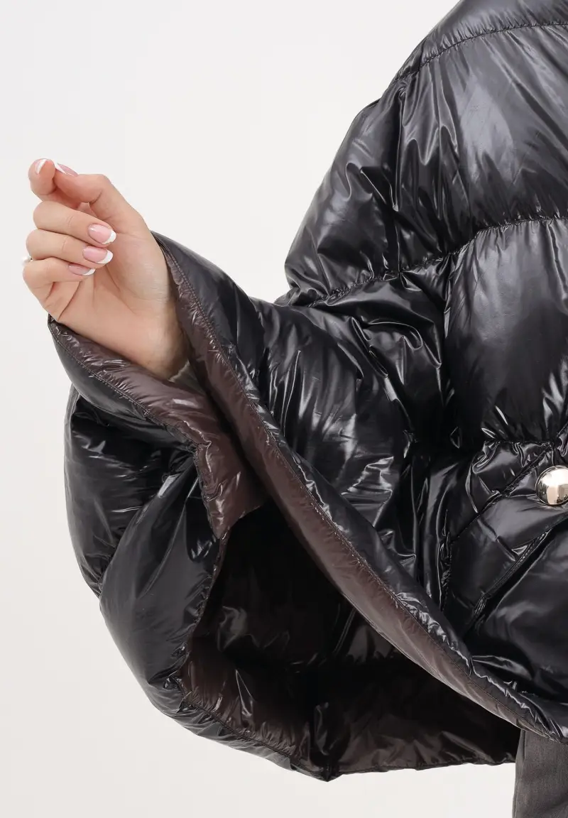 Piumino nero da donna con manica a pipistrello miniatura 3