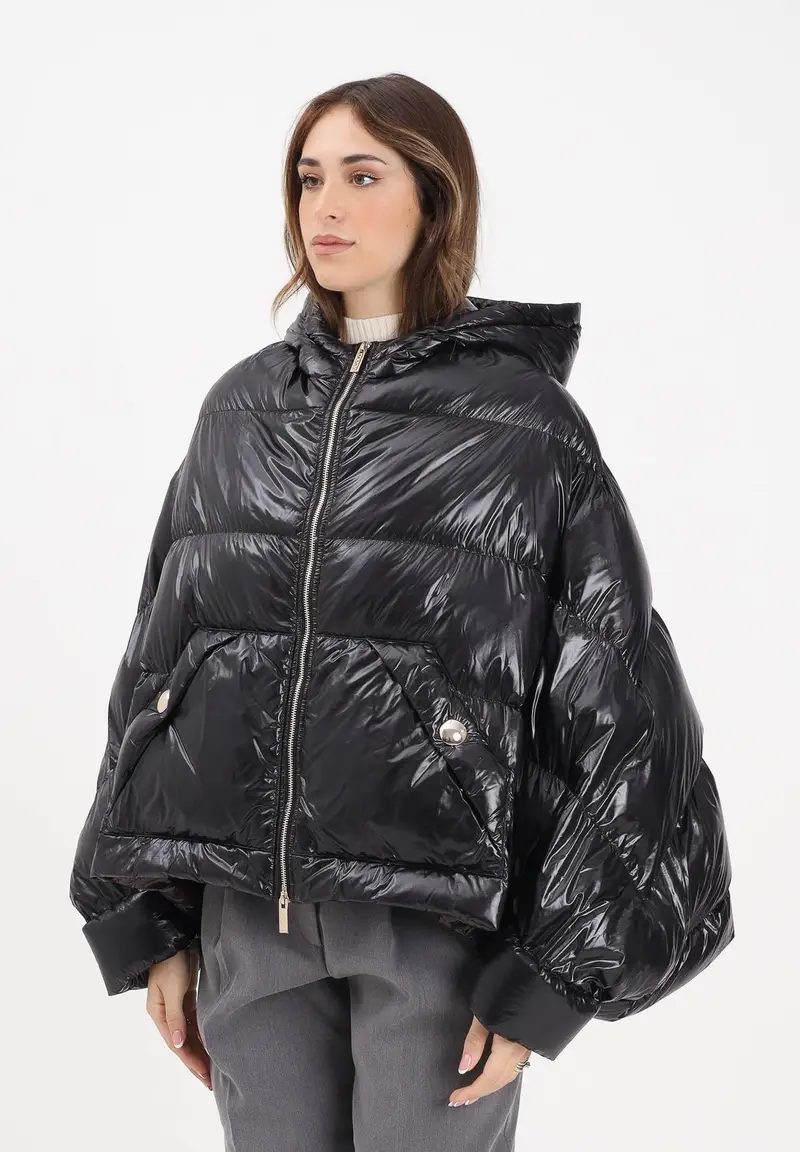 Piumino nero da donna con manica a pipistrello