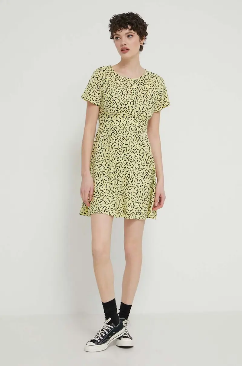 vestito colore giallo