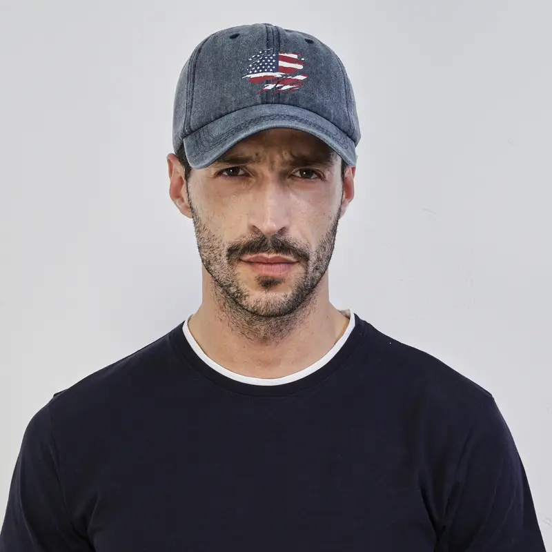 Cappellino blu da uomo con visiera e bandiera