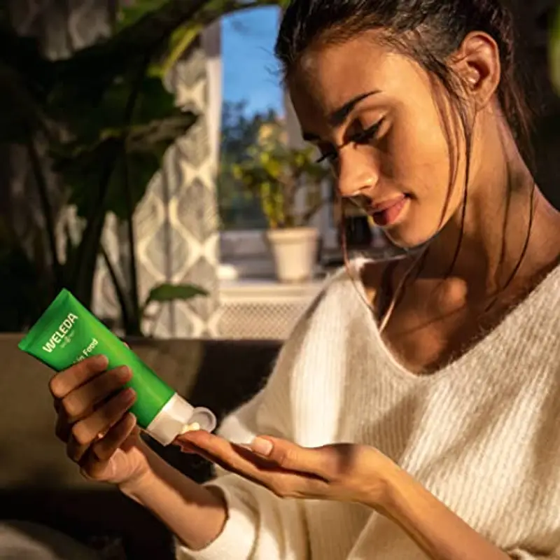 Weleda Skin Food Crema Multifunzione, crema per nutrimento intenso di pelle secca e screpolata di mani, corpo, piedi e viso (1x 30ml) miniatura 3