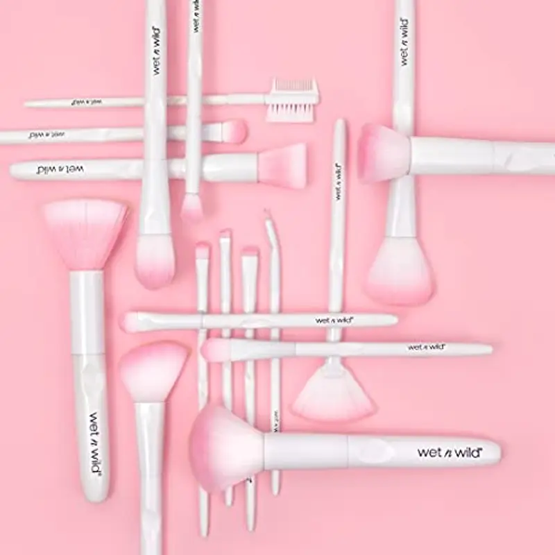 Wet n Wild, Makeup Brush, Pennello per Polveri, Largo, Pennello con Setole Soffici e Curvate per un'Applicazione Uniforme, Pennelli per Makeup Facili da Usare miniatura 3