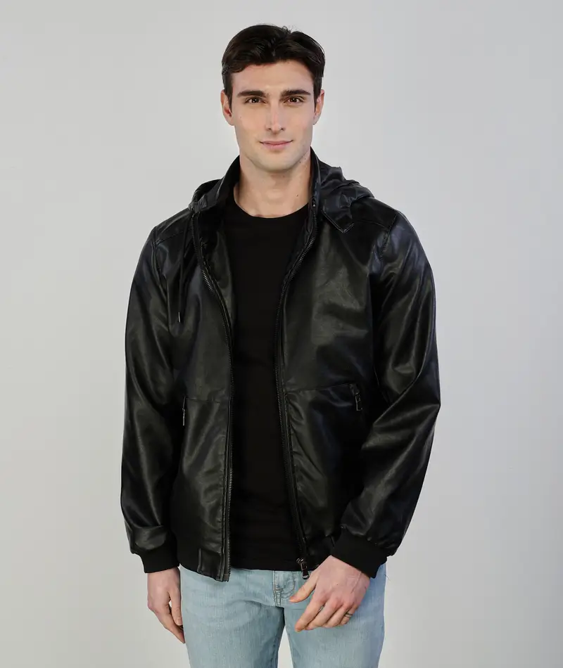 Giacca nera con zip e cappuccio