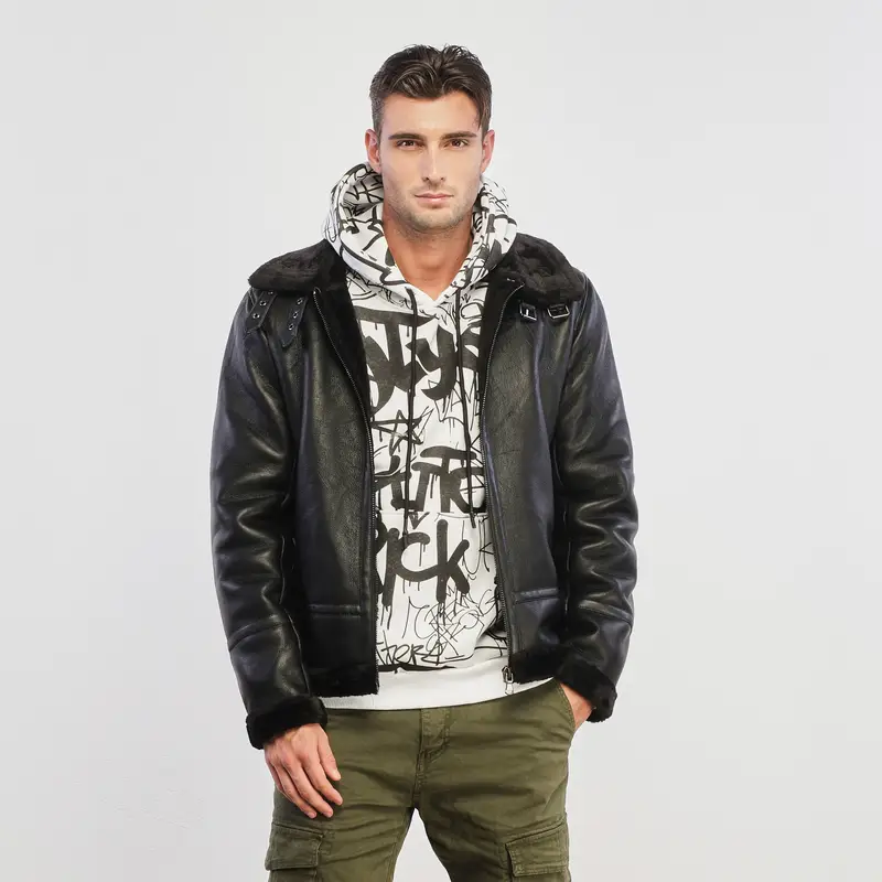 Giacca nera modello biker con interno in peluche